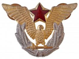 Jugoszlávia ~1960. Légierőnél használt sapkajelvény, hátoldalán IKOM ZAGREB gyártói jelzéssel (63x46mm) T:2 Yugoslavia ~1960. Air force cap badge with IKOM ZAGREB makers mark on reverse (63x46mm) C:XF