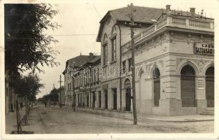 Cegléd, Evangélikus iskola, Gazdák Biztosító Szövetkezete főképviselete, Wukovics József, Dezsőfi Gyula, Csoma Sándor, Klein Imre üzlete. Simon János kiadása