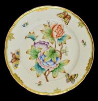 Herendi Viktória mintát utánzó Thun Czechoslovakia porcelán tányér. Kézzel festett, jelzett, hibátlan. d: 24 cm