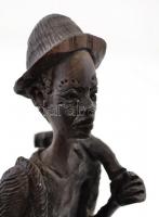 Horgász a zsákmányával. Faragott fa szobor. 20 cm  /Fischer with fish