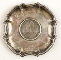 Ezüst tálka, benne Mária Terézia tallér ezüst utánverete d:12 cm, 86g