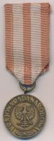 Lengyelország 1945. Győzelem és Szabadság Érem Br kitüntetés mellszalagon T:2 Poland 1945. Medal of Victory and Freedom Br decoration with ribbon C:XF