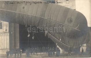 Első világháborús osztrák-magyar katonai léggömb megfigyelői szolgálatra, a levélíró saját felvétele / WWI Austro-Hungarian K.u.K. military airship for observation service, military observation balloon. photo