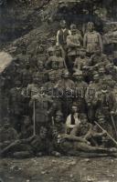 1917 Osztrák-magyar katonák a lövészárok menekülő útját készítik / WWI Austro-Hungarian K.u.K. soldiers working on the escape routes of the trenches. photo + M. kir. 4. honvéd huszárezred (EK)