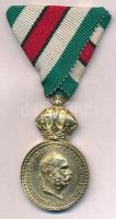 2004. Élő Hadtörténelem Komárom 2004 aranyozott fém replika kitüntetés mellszalagon T:1-