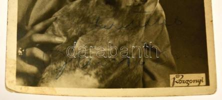 Simor Erzsi színésznő saját kézzel aláírt fotólapja