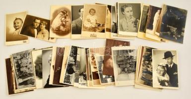 cca 1920-1952 Régi fotólapok, esküvői fotók, műtermi csoportképek, portrék, 40 db, 13,5×8,5 cm