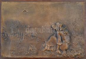 Üldögélő lány, bronz falikép, fa talapzaton, 21,5×30,5 cm