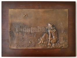 Üldögélő lány, bronz falikép, fa talapzaton, 21,5×30,5 cm