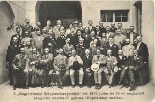 1911 Budapest VI. Nagymező utca 4.  A Magyarországi Gyógyszerészegyesületnek 1911. június 19-én megtartott közgyűlése alkalmából gyárunk látogatásának emlékéül. Salvator Kötszergyár, sebészeti gumiáruk és betegápolási cikkek üzlete. (ázott sarok / wet corner)