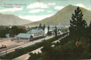 Rózsahegy, Ruzomberok; Stanica / Vasútállomás, pályaudvar, vagonok. Kiadja Valuch János / railway station, wagons (EK)