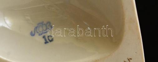 Lomonosov korcsolyázó, kézzel festett, jelzett, apró kopásokkal, m: 17 cm