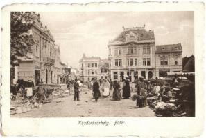 Kézdivásárhely, Targu Secuiesc; Főtér, piac ,Szabó János, Kovács János üzletei / square, market, shops (EK)