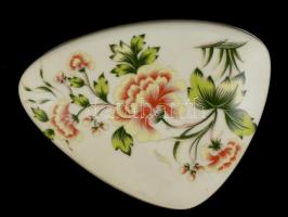 Hollóházi bonbonier, matricás, jelzett, apró kopásokkal, 13×10×6 cm