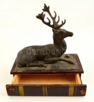 Öntöttvas szarvas szobor, hozzá könyv formájú, kihúzható fiókos fa talpazattal 30x30 xm