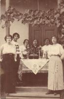 1916 Pelsőc, Plesivec; vendéglátás egy háznál, hölgyek / ladies serving food by a house. photo
