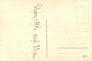 1916 Pelsőc, Plesivec; vendéglátás egy háznál, hölgyek / ladies serving food by a house. photo