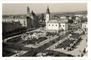 Nagyvárad, Oradea; Szent László tér és templom, Városháza, villamos, Bodor László üzlete, Salon kávéház / Piata Unirii / square, church, town hall, tram, shops, café