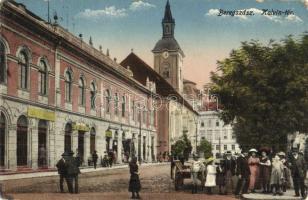 Beregszász, Berehove; Kálvin tér, könyvnyomda, üzletek. Kiadja Friedmann Moritz / square, publishing house, shops (kopott sarkak / worn corners)