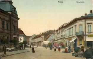 Nyitra, Nitra; Városháza tér, Einzinger, Braun üzlete, piaci árusok / town hall square, shops, market vendors (EK)