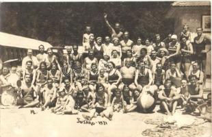 1931 Tusnádfürdő, Baile Tusnad; fürdőzők csoportképe, férfiak pingpong ütővel / bathing people, men with ping pong rackets. Adler Oscar photo