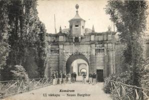 Komárom, Komárno; Új várkapu, katonák, kerékpáros katona. L. H. Pannonia 1915. / the new castle gate, soldiers, bicycle (EK)