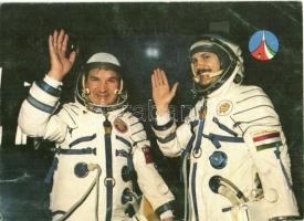 20 db modern vegyes témájú motívumlap, közte szovjet űrhajósok, színészek / 20 modern mixed themed m...