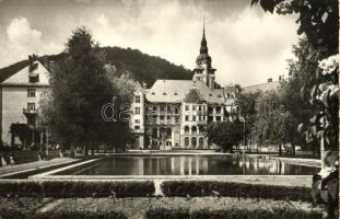 33 db főleg modern magyar városképes lap, közte néhány motívumlap / 33 mainly modern Hungarian town-...