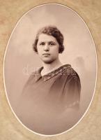 cca 1920 és 1985 között - sokféle témáról - készült fotók vegyes tétele. A képek egy része feliratoz...