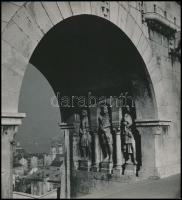 Haár Ferenc (1908-1997) budapesti fotóművész és fotóriporter hagyatékából 2 db pecséttel jelzett, vi...