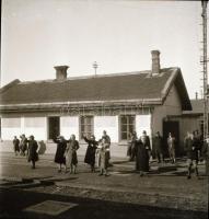 cca 1942 Thöresz Dezső (1902-1963) békéscsabai gyógyszerész és fotóművész szolgálatot teljesített eg...