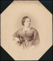 cca 1862 Elischer Boldizsárné (született Flandorfer Wilhelmina) feliratozott portréja, (a képen törésvonal), 21,5x19 cm