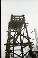 cca 1944 Budapest, katonai őrtorony a vasúti híd előtt, erről vizsgálták át felülről az áthaladó von...