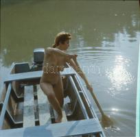 Vetkőzni bárhol lehet, cca 1972 és 1978 között készült, szolidan erotikus felvételek vegyes válogatá...