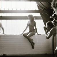 Vetkőzni bárhol lehet, cca 1972 és 1978 között készült, szolidan erotikus felvételek vegyes válogatá...