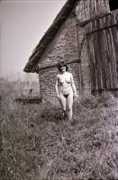 A tanya új lakója, cca 1976-ben készült, szolidan erotikus felvételek, 36 db vintage negatív, 24x36 ...