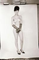 A modellképzés záróvizsgája, cca 1971-ben készült, szolidan erotikus felvételek, 33 db vintage negat...