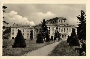 40 db régi és modern magyar városképes lap vegyesen, főleg Budapest és a Balaton környéke / 40 pre-1...