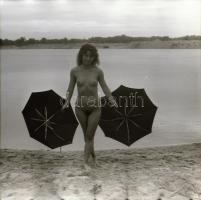 cca 1972 és 1987 között készült, szolidan erotikus felvételek vegyes válogatása, 5 db vintage negatí...