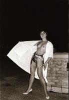 cca 1972 Éjszakai vetkőzőszám a budai várban, szolidan erotikus felvételek, 33 db vintage negatív, 24x36 mm