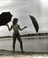 Itt repül a kismadár, cca 1970 és 1988 között készült, szolidan erotikus felvételek vegyes válogatás...