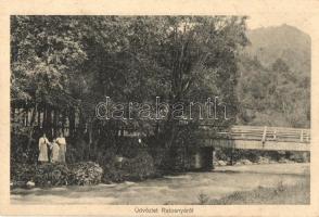 Ratosnya, Rastolita; Maros folyó partja, híd, hölgyek. Sommer Károly fényképész felvétele és kiadása / Mures riverbank with bridge and ladies