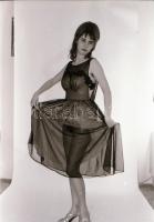 cca 1973 Hol volt, hol nem volt, de végül mind levette, szolidan erotikus felvételek, 24 db vintage ...