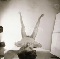 cca 1960 és 1980 között készült, szolidan erotikus felvételek vegyes válogatása, 4 db vintage negatí...