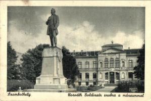 Szombathely, Horváth Boldizsár szobor a múzeummal (EK)