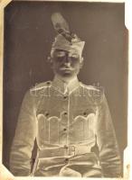 1945 előtti időkből katonákról készült felvételek, 13 db vintage üveglemez negatív, 8x12 cm és 12x16 cm között