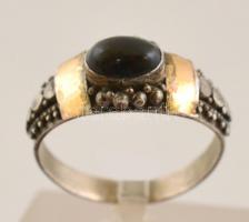 Ezüst(Ag) gyűrű, kabosonnal, jelzett, méret: 61, bruttó: 3,1 g