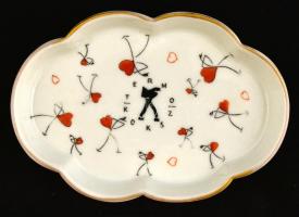 cca 1930 Termo Koksz reklámos, egyedi, szíves figurás mintájú Herendi porcelán tálka. Kézzel festett, jelzett, kopásokkal.13x9 cm