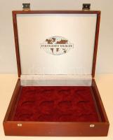 Fa éremtartó kazetta, 12 férőhellyel, használt, jó állapotban