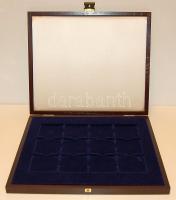 Fa éremtartó kazetta, 12 férőhellyel, használt, jó állapotban